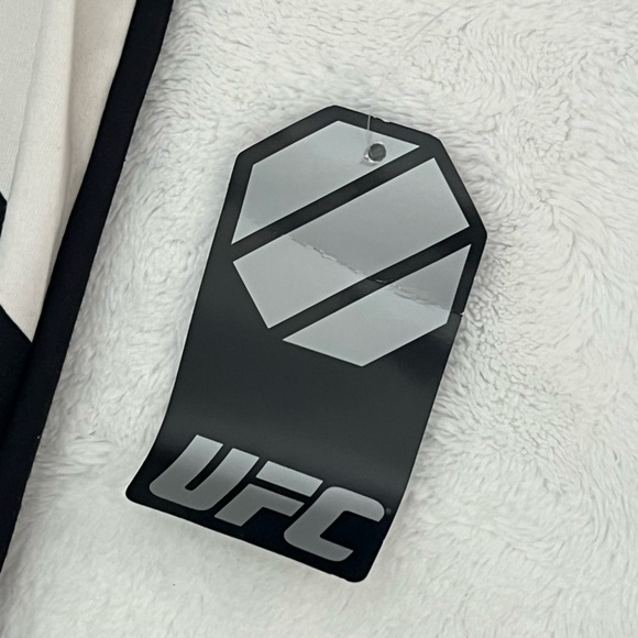 Reebok UFC Jon Jones Jersey - Picture 2 of 7